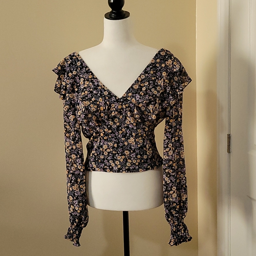 NWT- Dynamite floral blouse